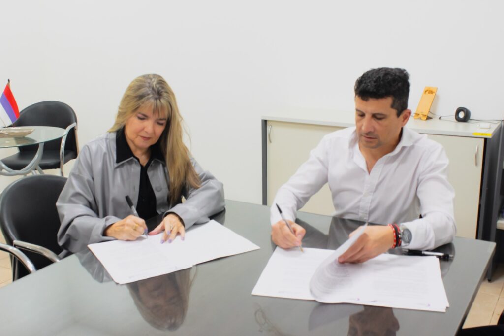 Firma de convenio INCADE - Fondo de Crédito Misiones (1)